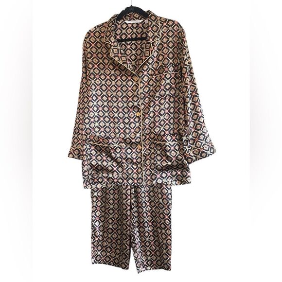Victoria's Secret Other - Victoria’s Secret Satin Long Sleeve Button Pajama Set Gold Black Geometric Sz M